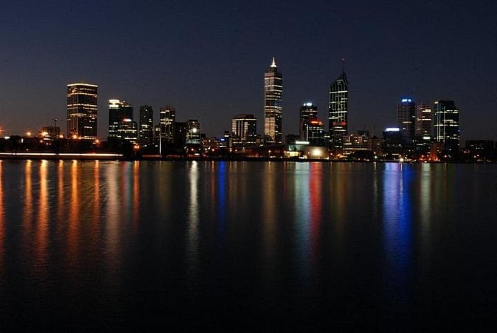 Perth in notturna
